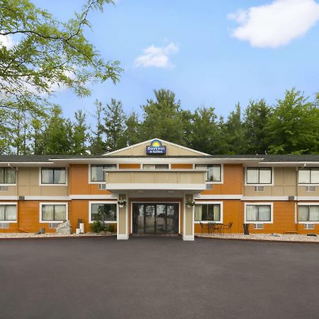 Days Inn & Suites By Wyndham Stevens Point Exterior foto