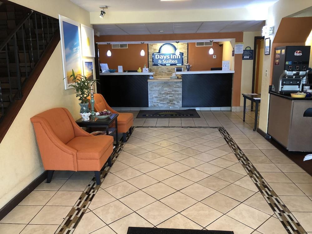 Days Inn & Suites By Wyndham Stevens Point Exterior foto
